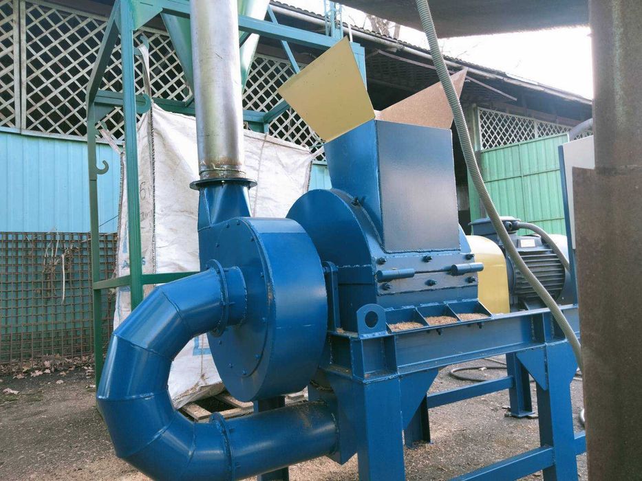 Дробилка молотковая для зерна и щепы с транспортным
вентилятором