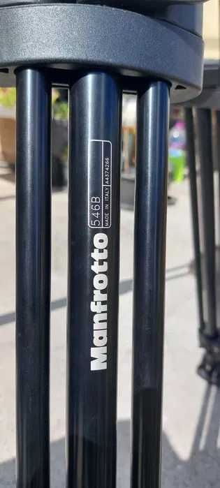 Tripé profissional Manfrotto 546B com cabeça fluída MVH502A