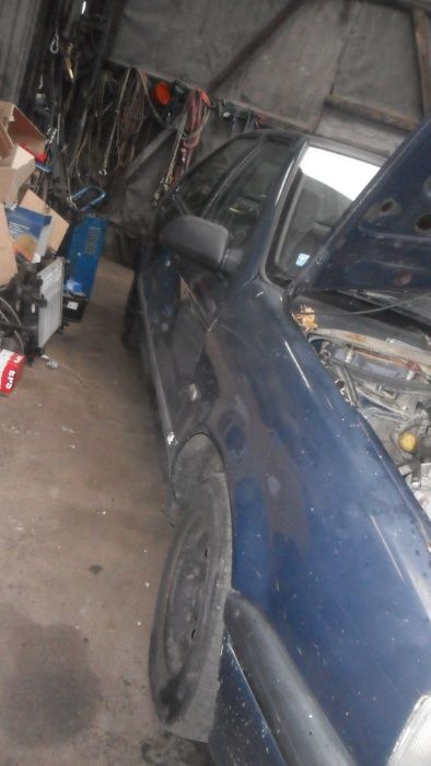 renault 19 5 drzwi 1.9 diesel zwykły przeznaczony na części