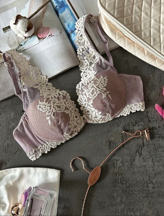 Красивий бюстгальтер Intimissimi, різні моделі