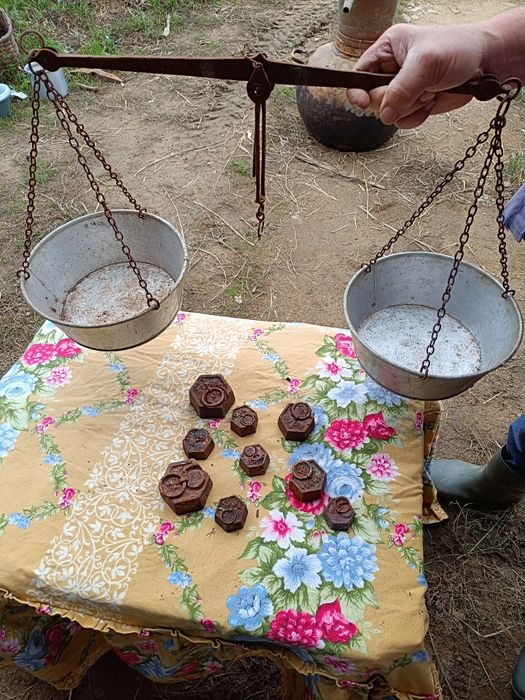 Balança antiga c/ pesos