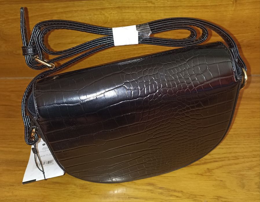 Torebka mała damska listonoszka ala krokodyl czarna Puccini