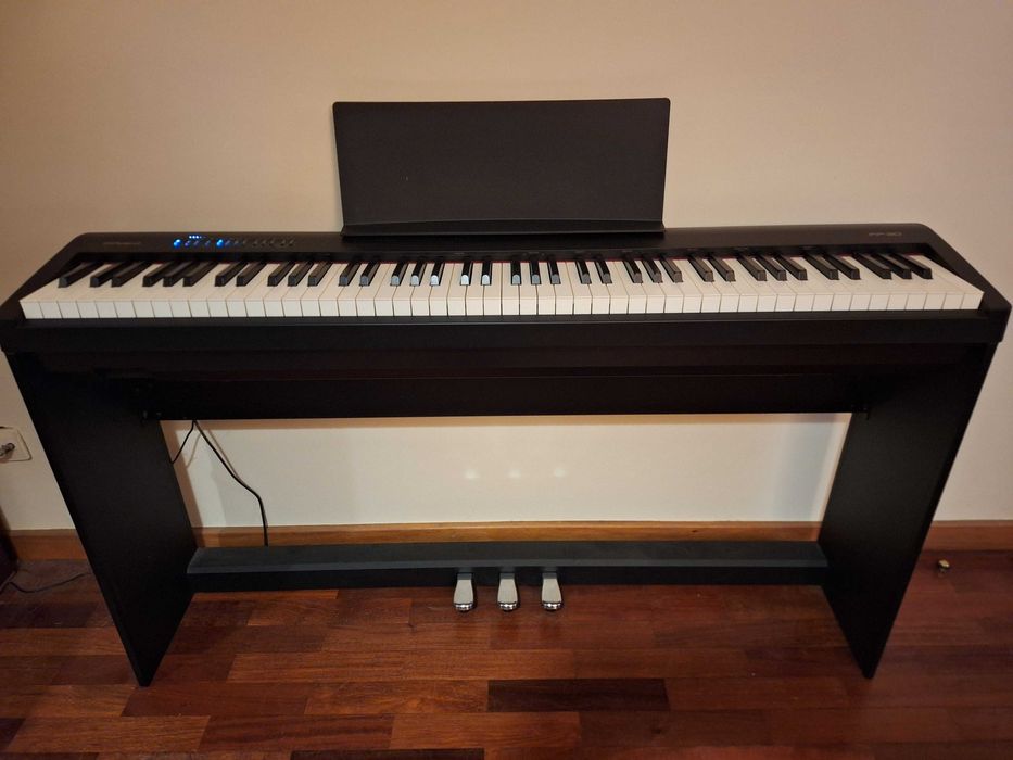 Piano Digital Roland FP-30 + Móvel + Banco