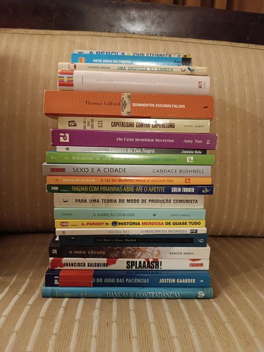 Livros variados escritores portugueses