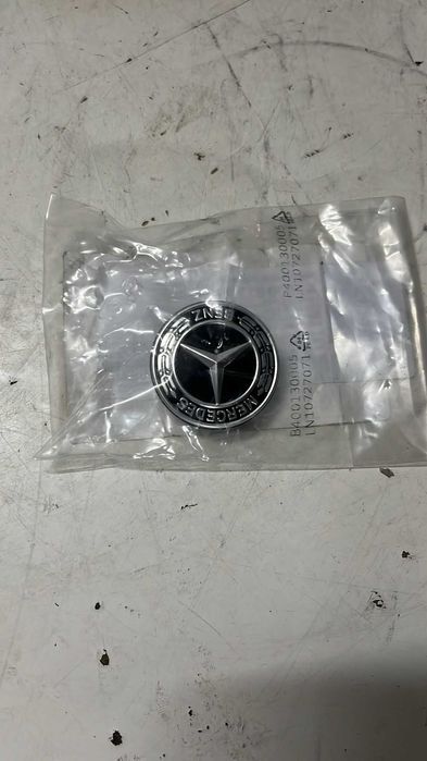 NOVO Emblema OEM Mercedes-Benz