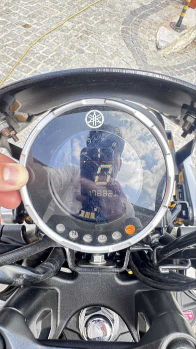 Yamaha XSR 125 amarela
