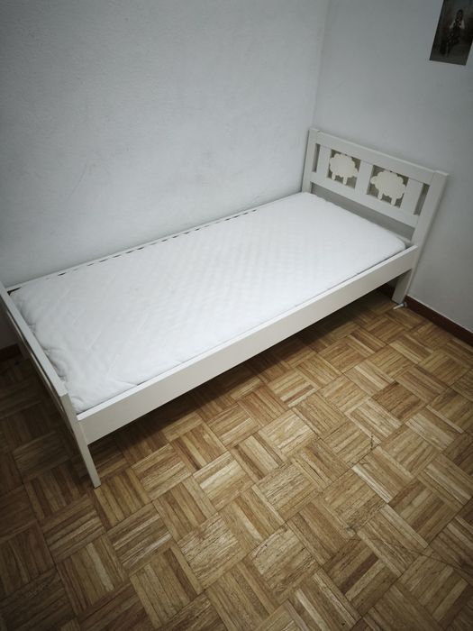 Cama criança com colchão