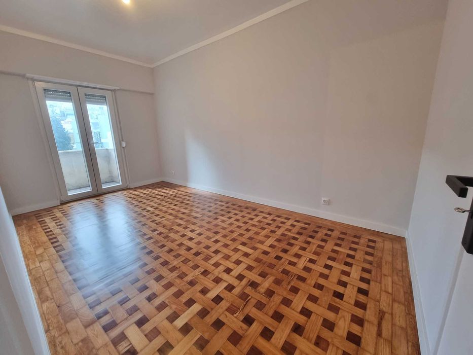 T3 Remodelado a Estrear com Vista Rio 2 wcs estilo eclético – Algés