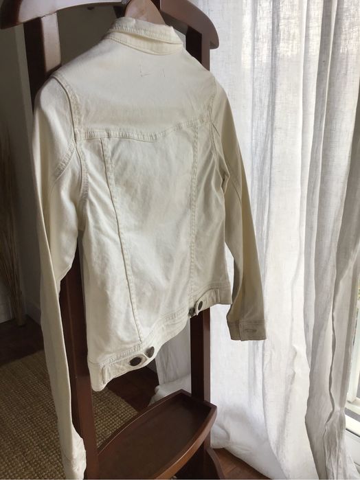 Blusao branco completamente novo