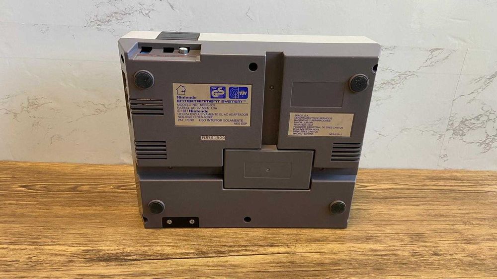 Consola Nintendo NES + 2 comandos