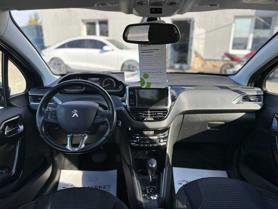 Peugeot 208 2019рік 1.2 Бензин Автомат