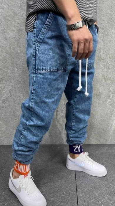 Отдам джинсы джоггеры.