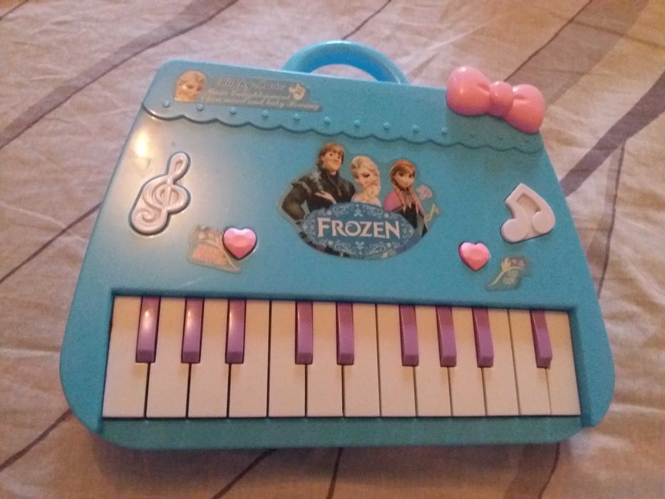 Продам детское пианино.