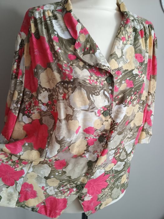 Bluzka w kwiaty roz 48-50