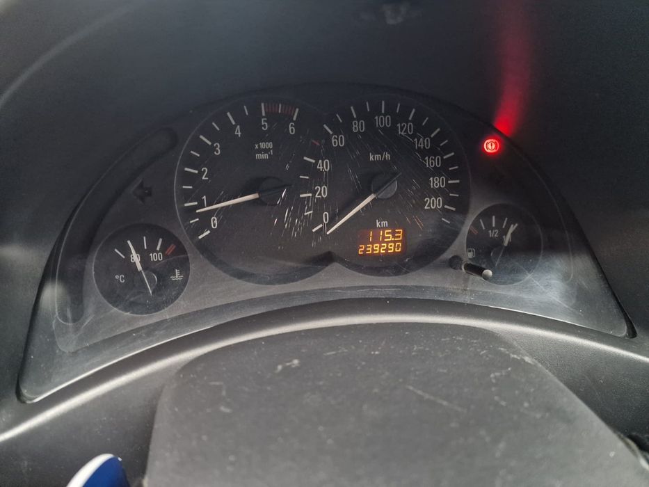 Vendo comercial 1.7 dti de 201