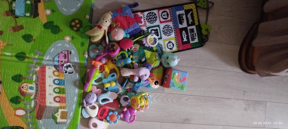 Іграшки для малюків