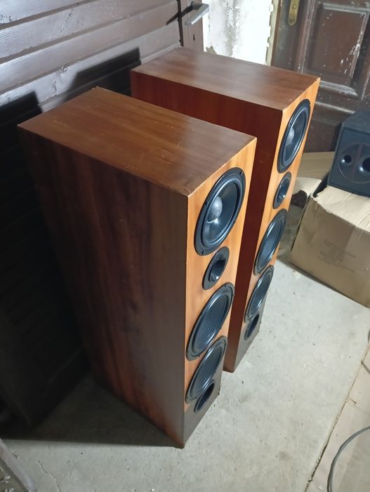 Kolumny by Young Boy