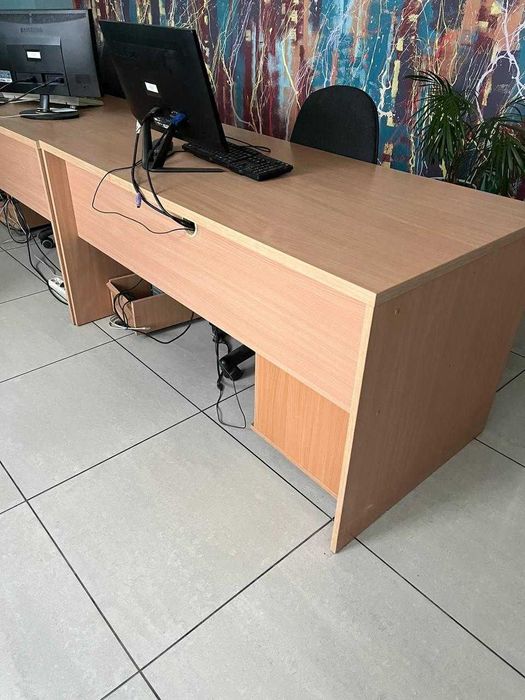 письмовий стол, стільці, крісла