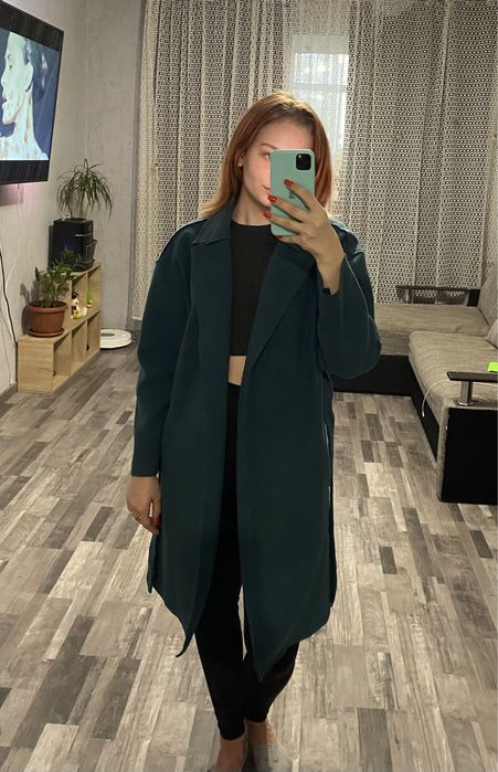 Пальто з поясом.