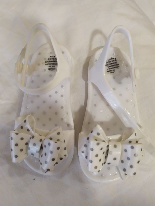 Продам босоніжки для дівчинки