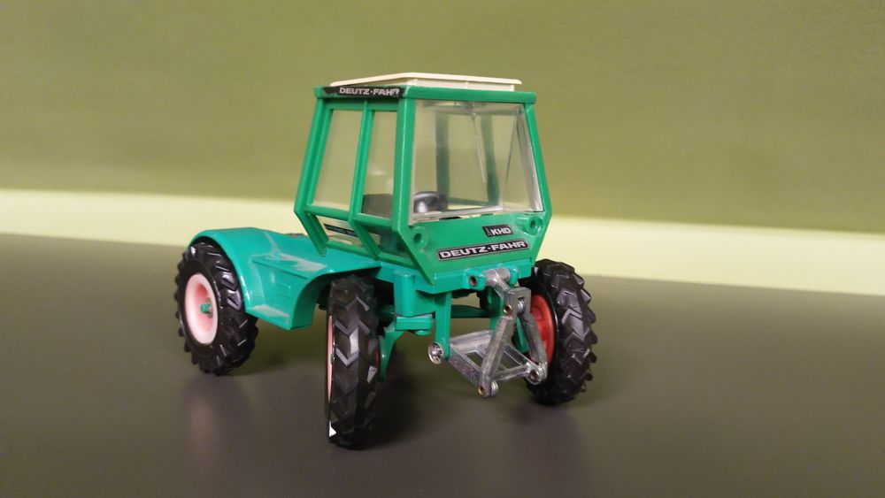 Gama traktor Deutz Fahr plus zamiatarka jak siku Britains 1 32