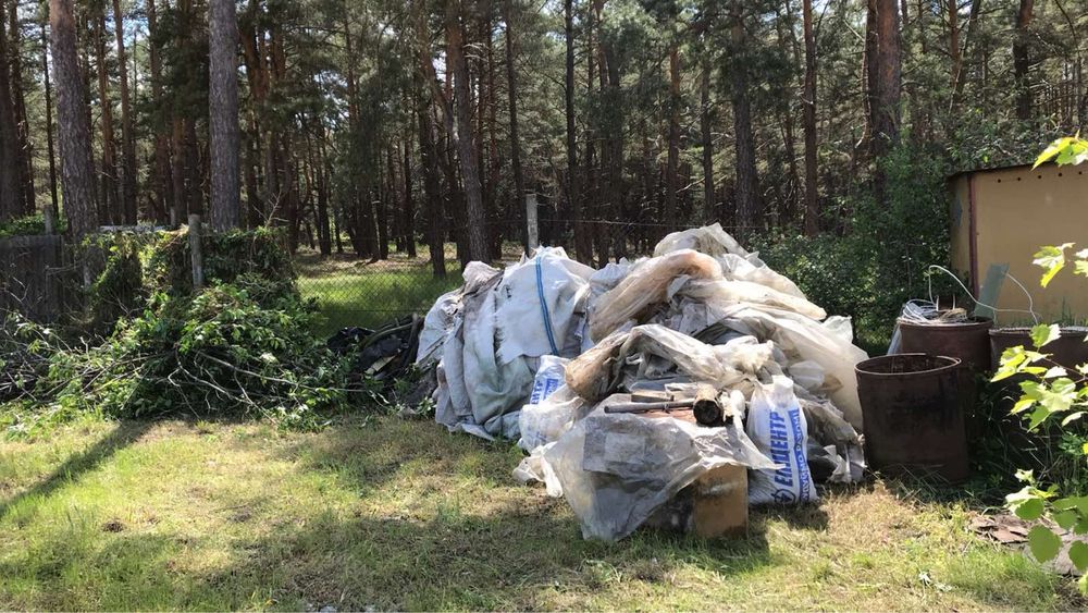 Вивіз будівельно сміття мотлоху меблів гілок трави Старі Петрівці
