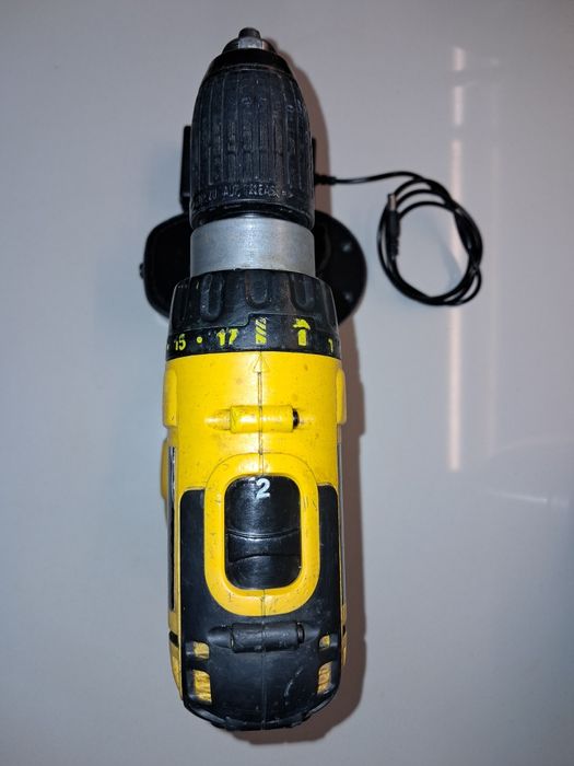 Aparafusadora berbequim DeWalt com percussão