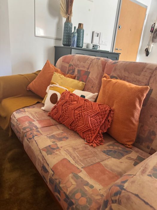 3 sofás: 1 sofá cama e 2 individuais