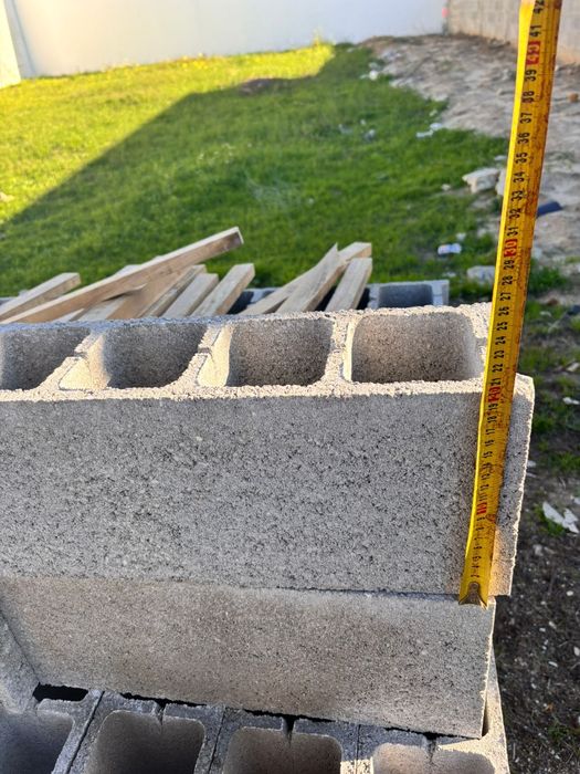 Blocos de betão a venda 
Oportunidade Blocos de betao lote comple