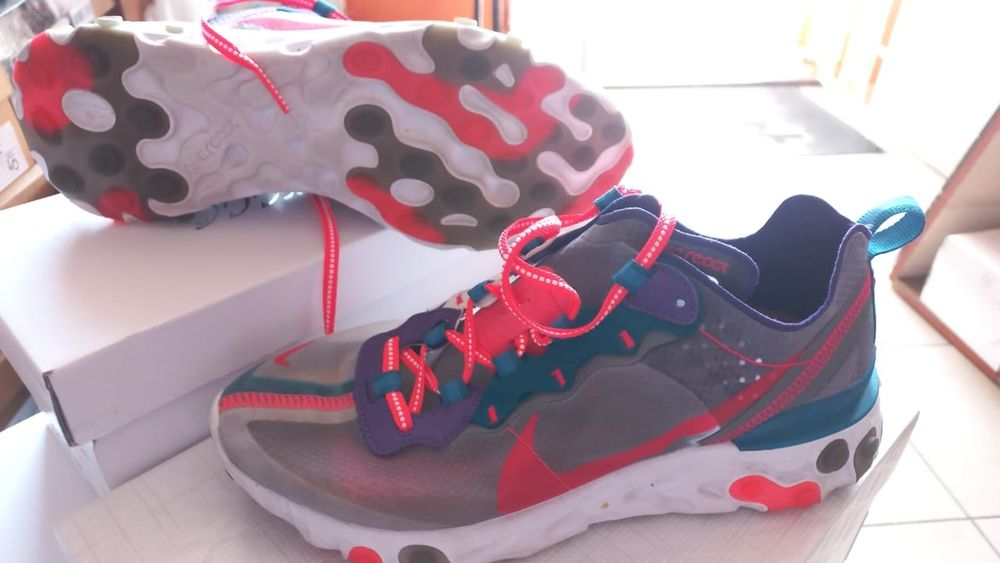 Кросівки Nike React Element 87 - Стан як нові!