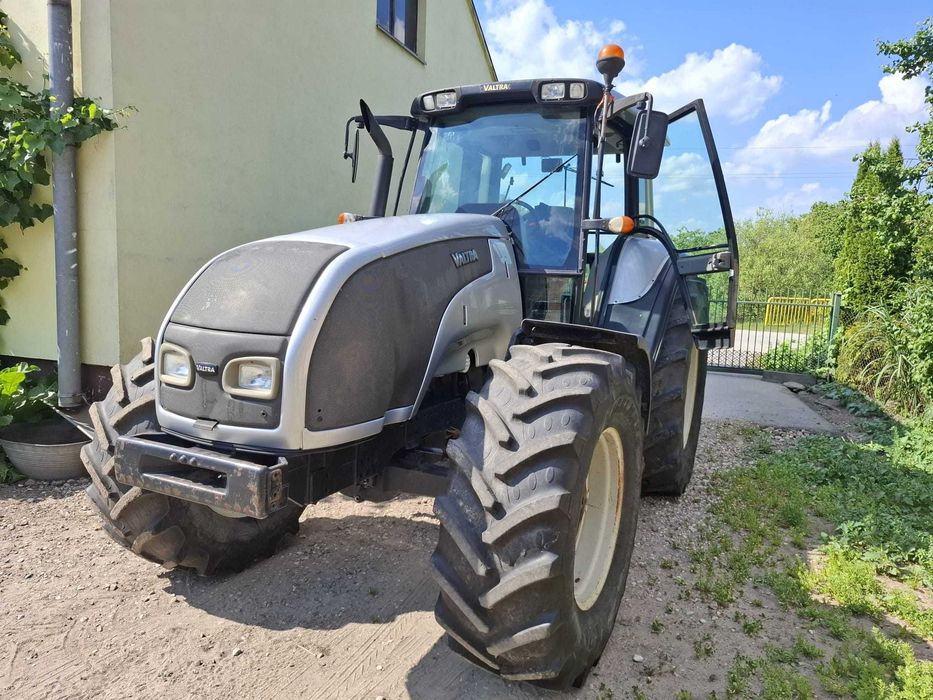 Ciągnik Valtra t120