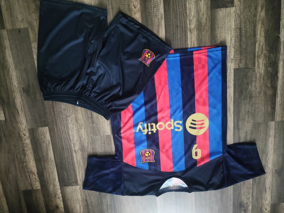 Nowy zestaw koszulka + spodenki LEWANDOWSKI