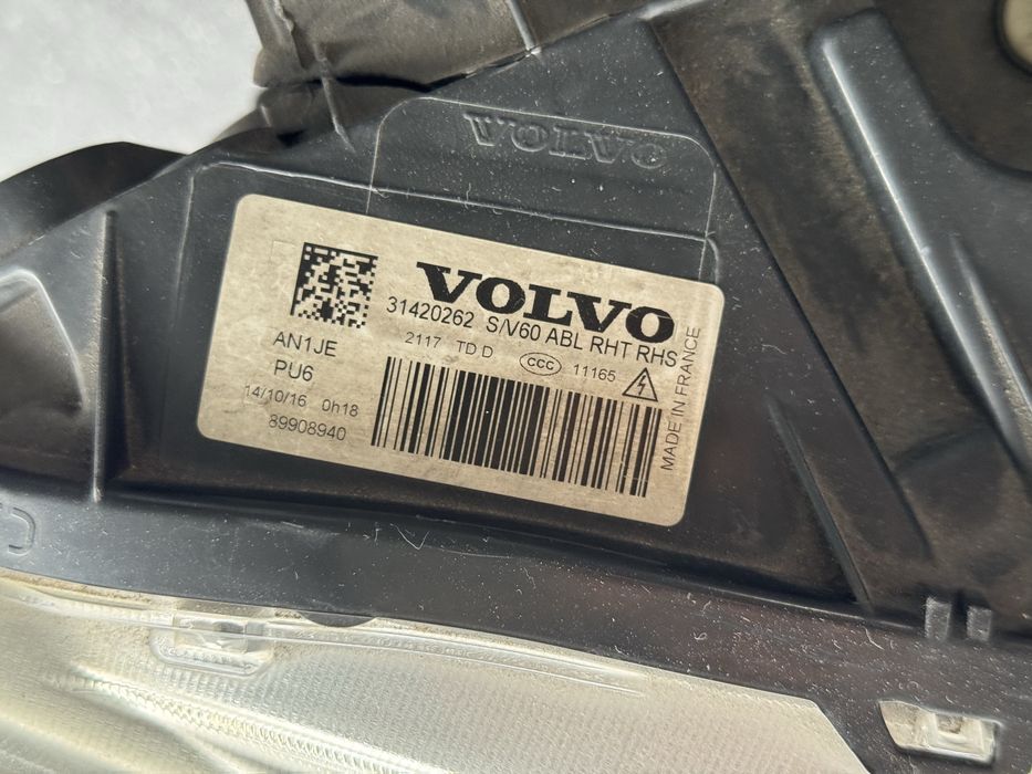 Farol direito Volvo V60