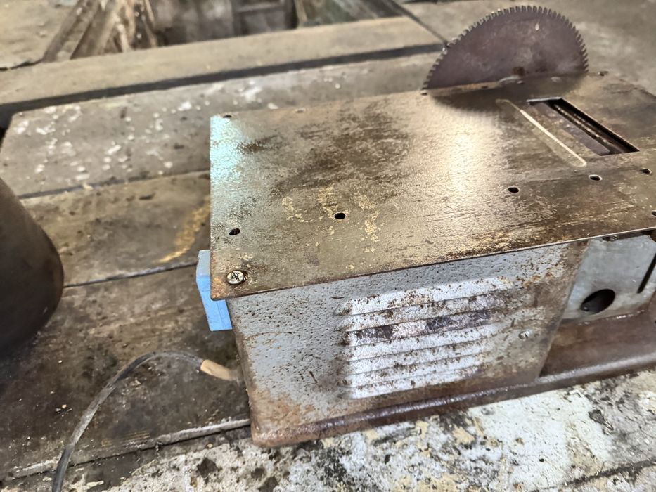 Stara radziecka pila heblarka