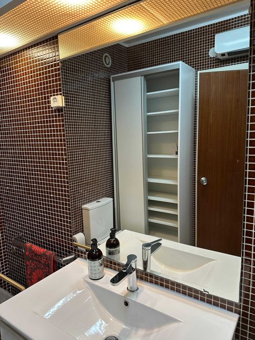 Quarto c/ wc privativo p/ Estudante ou Professor/a, a 400 metros do C. C. Colombo (Metro Colégio Militar/Luz)