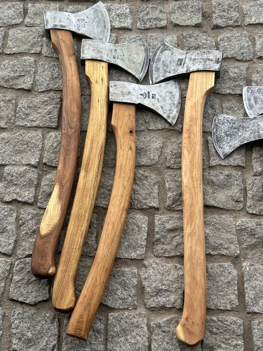 Niemiecka cechowana siekiera.