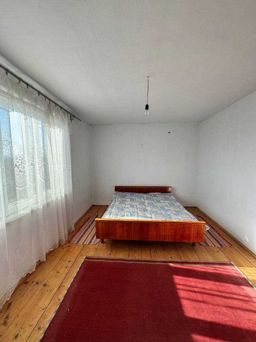 Продаж будинку з гаражем