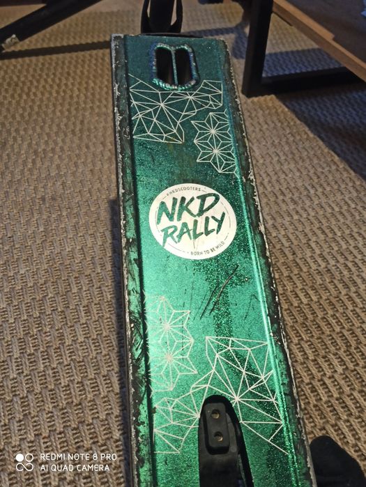 Dek nkd hulajnogi
