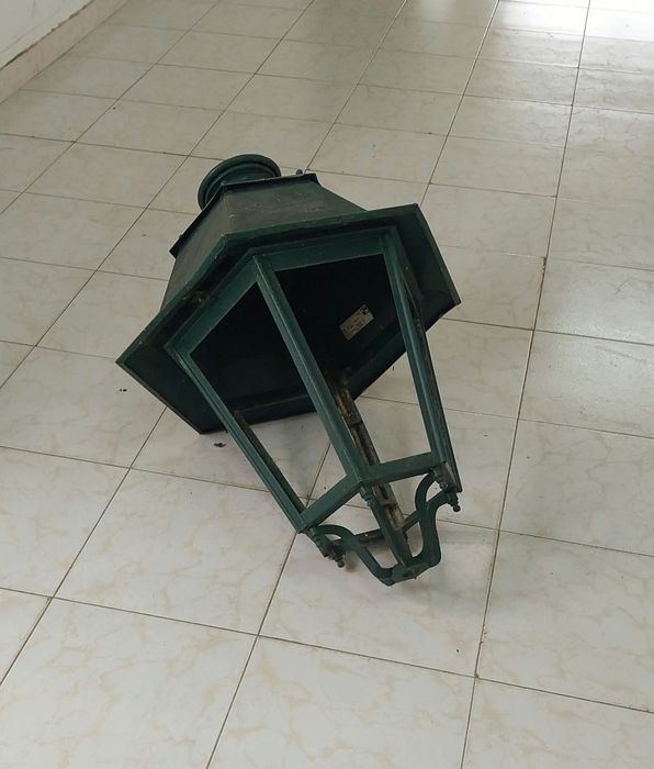 Antigo e Tradicional Par de Lanternas de Rua.
