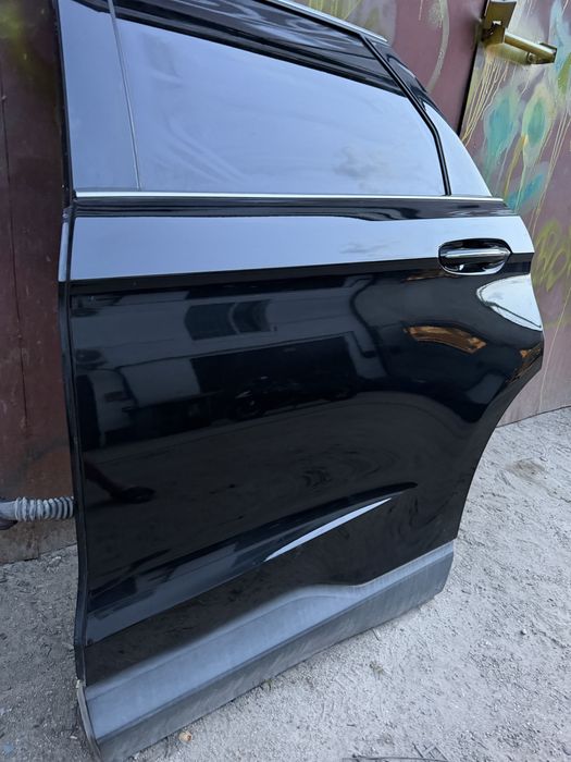 В продаже задняя левая дверь на ford edge 15-24 год в цвете UM  в хорошем состоянии