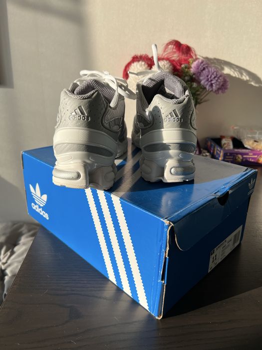 Продам кросівки Adidas Ozweego Pro
