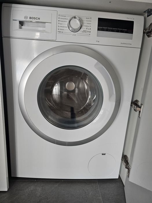 Maquina de Lavar Roupa 8kg  BOSCH Série 4