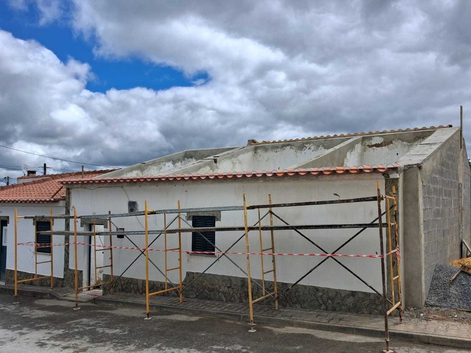 Construção • Remodelações • Telhados • Pinturas