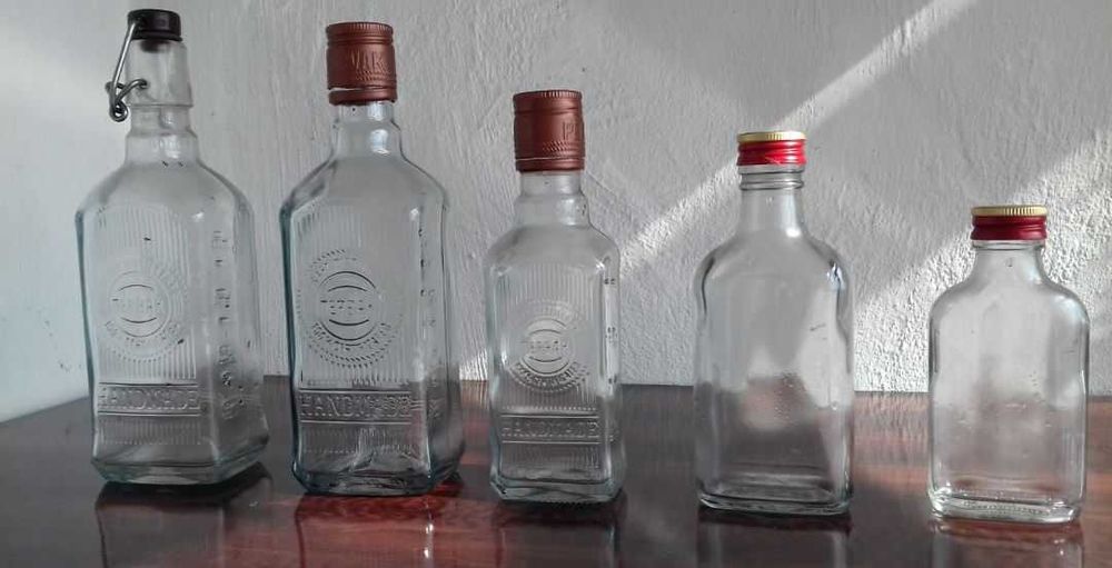 Пляшка скляна. 0,1 л; 0,2 л; 0,25 л; 0,5 л; 1 л. Без наклейки.