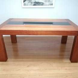 Mesa de jantar em madeira