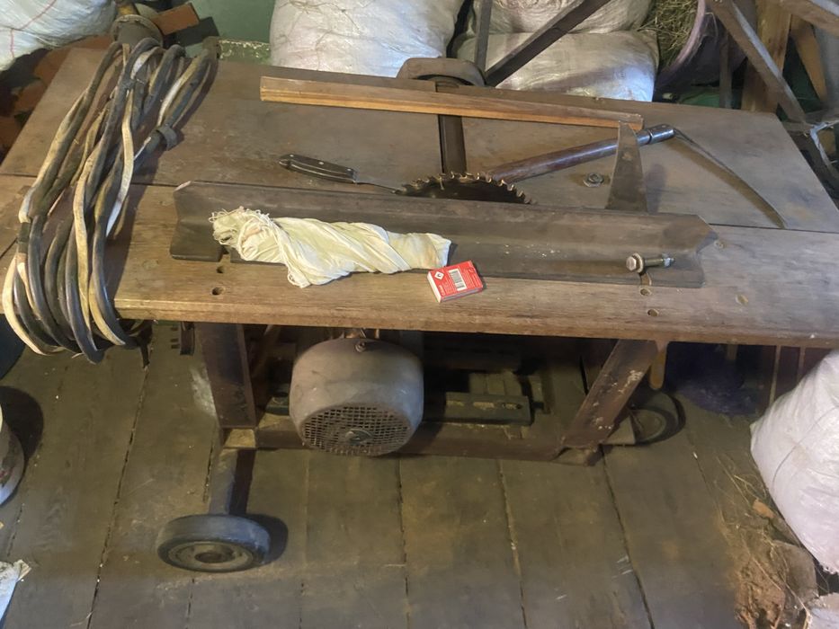 Деревообробний станок 4 операції