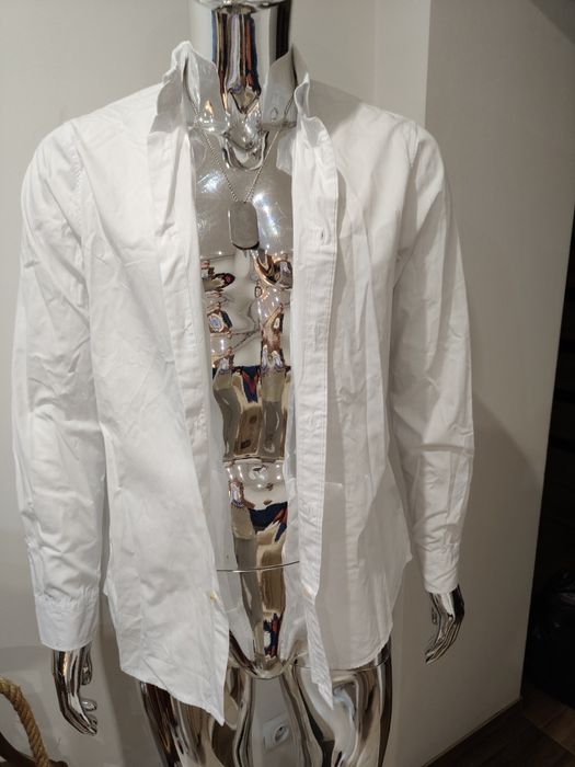 Biała koszula marki Barbour