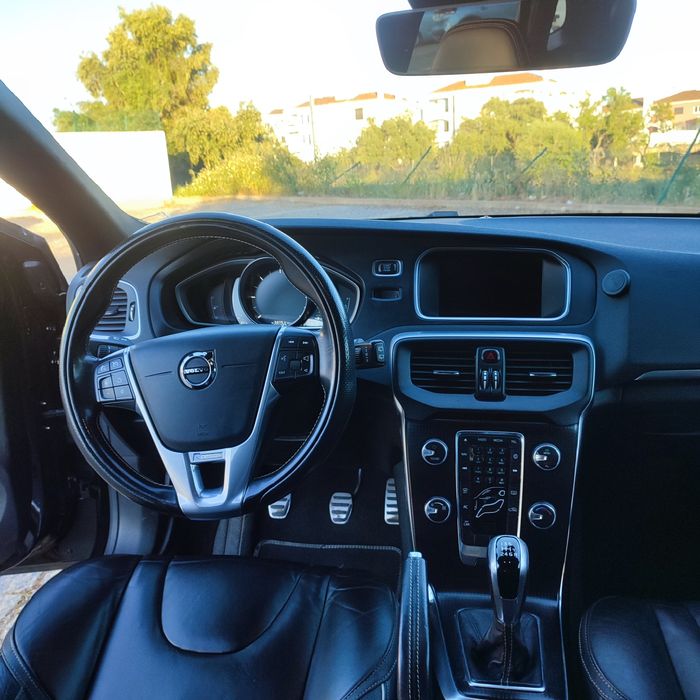 Volvo V40 R design