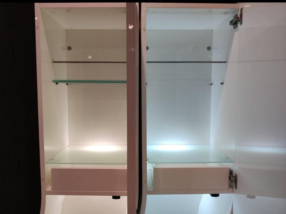 Móvel de parede suspenso vertical com LED interior