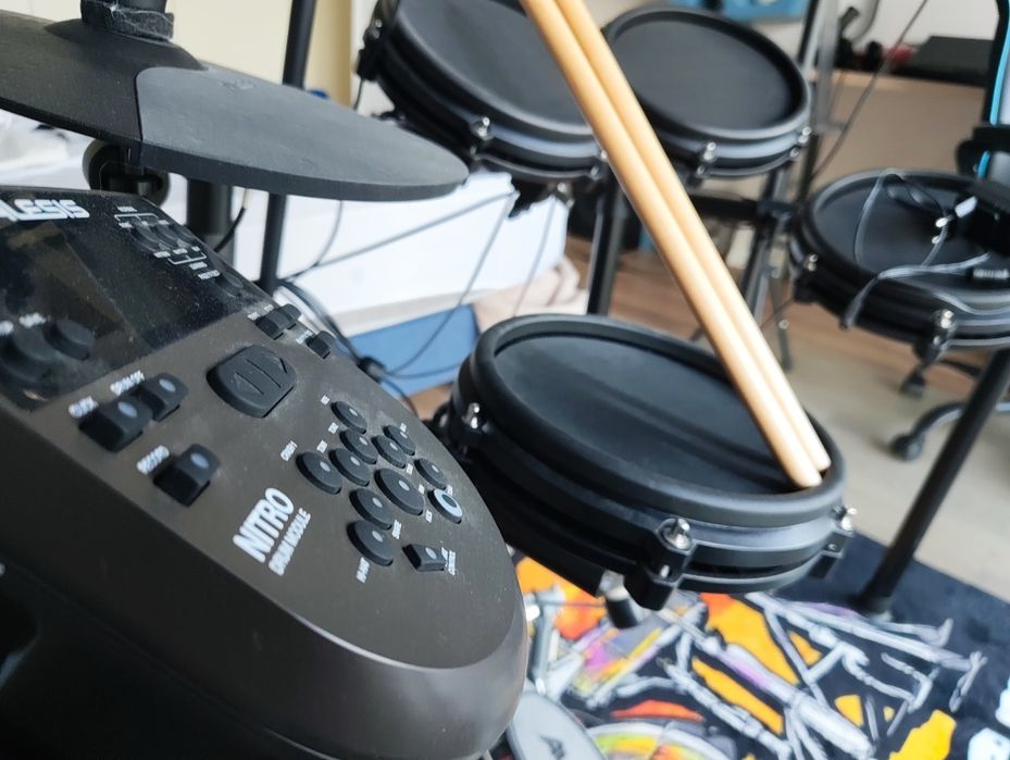 Bateria Eletrónica Alesis Nitro Mesh Kit – Como Nova (Uso Mínimo) (Mande mensagem no WhatsApp)
